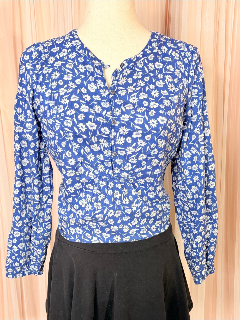 Old Navy Blue and White Floral Button-Up Blouse